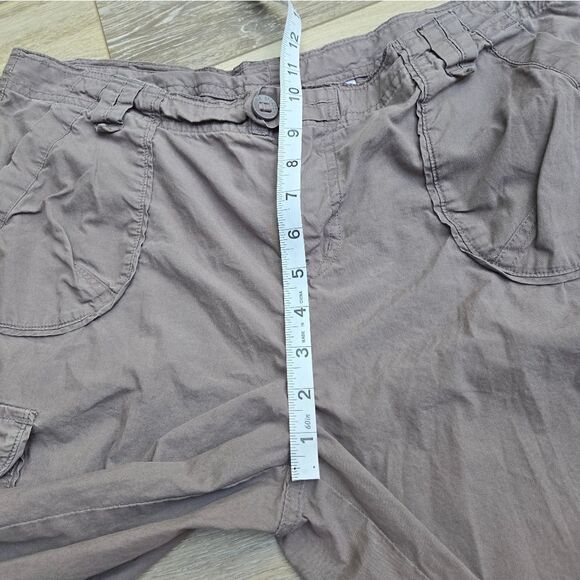 Columbia gray hiking burmuda shorts with a cargo pocket women's size 14 - Picture 6 of 8